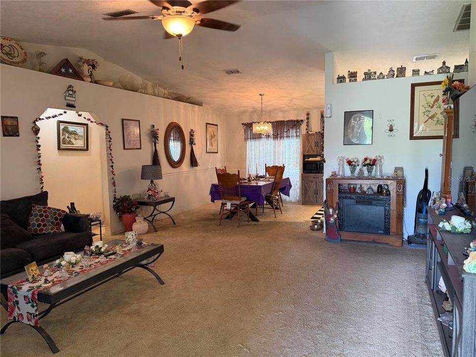 For Sale: $250,000 (3 beds, 2 baths, 1406 Square Feet)