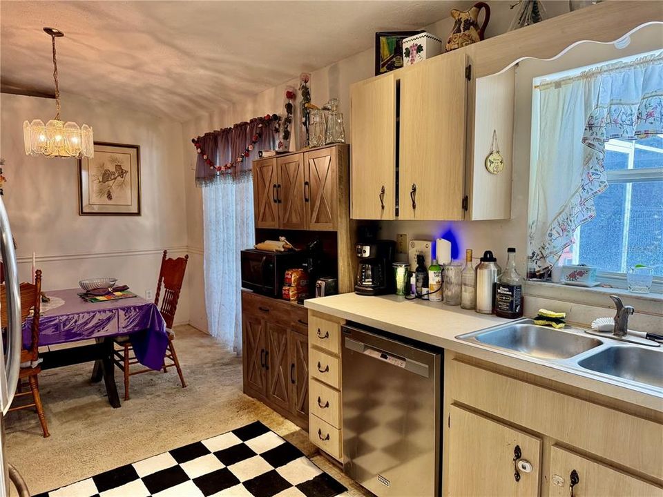 For Sale: $250,000 (3 beds, 2 baths, 1406 Square Feet)