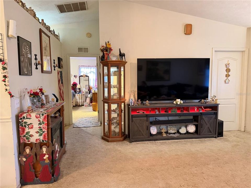For Sale: $250,000 (3 beds, 2 baths, 1406 Square Feet)