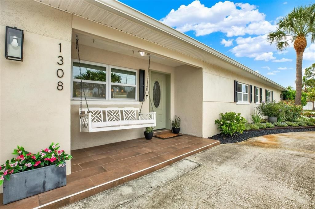 For Sale: $750,000 (3 beds, 3 baths, 1916 Square Feet)
