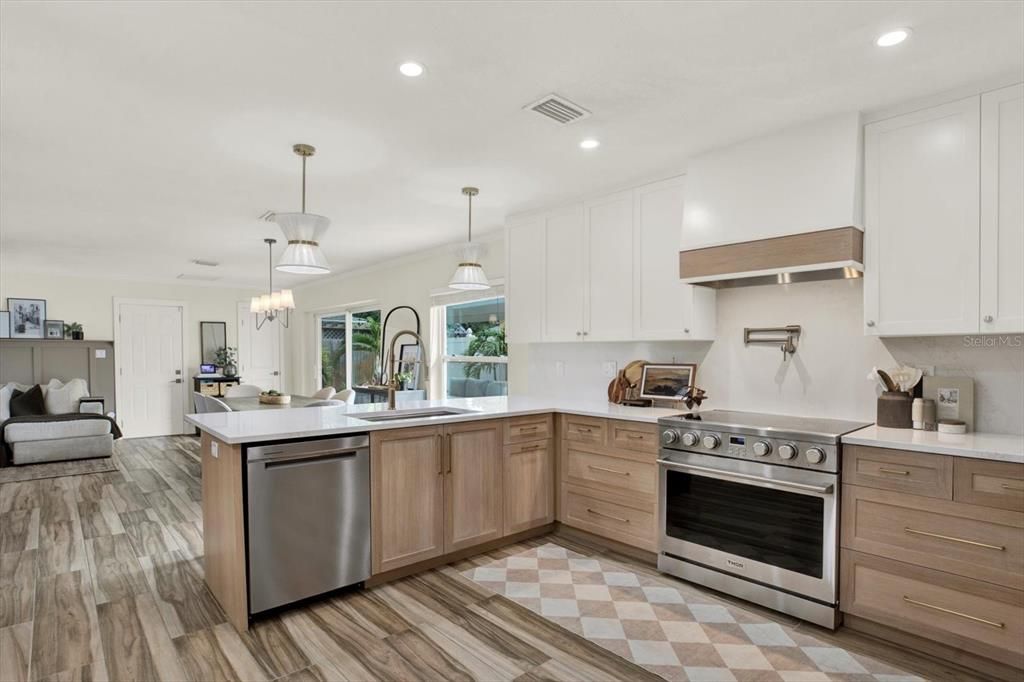 For Sale: $750,000 (3 beds, 3 baths, 1916 Square Feet)