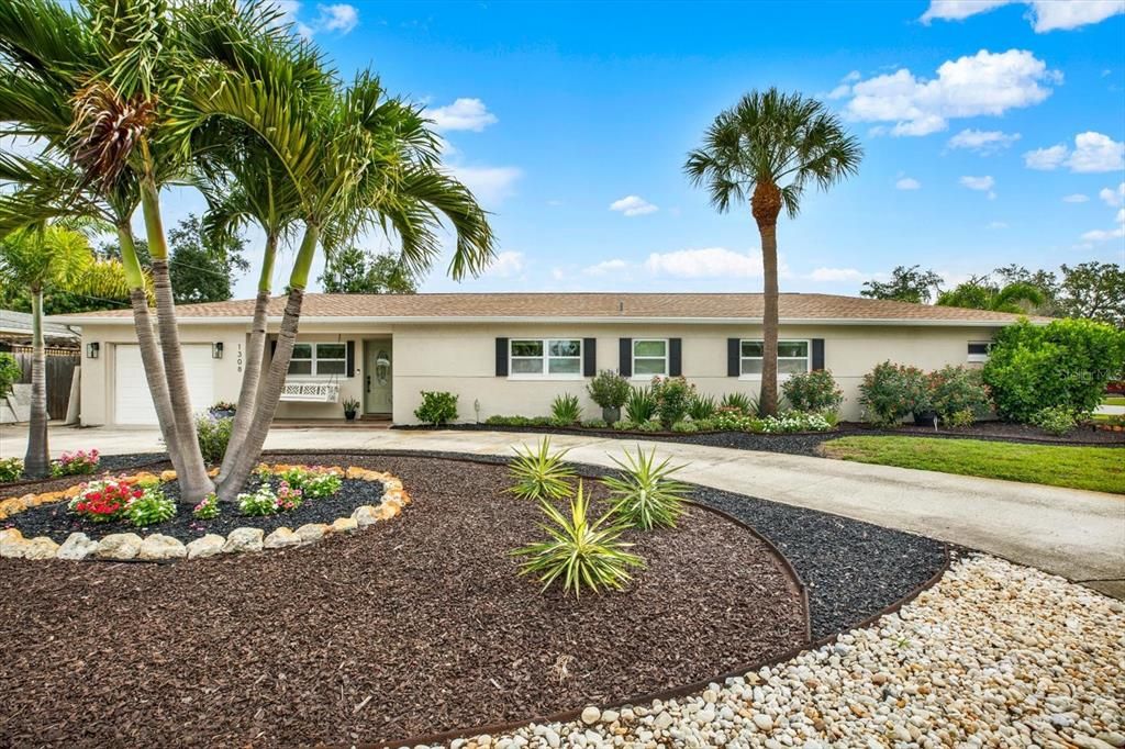 For Sale: $750,000 (3 beds, 3 baths, 1916 Square Feet)