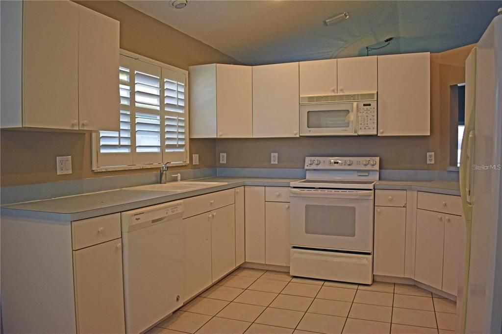 For Rent: $2,200 (3 beds, 2 baths, 1688 Square Feet)
