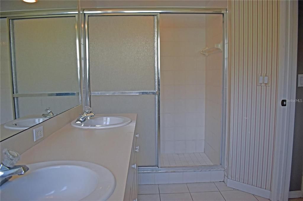 For Rent: $2,200 (3 beds, 2 baths, 1688 Square Feet)
