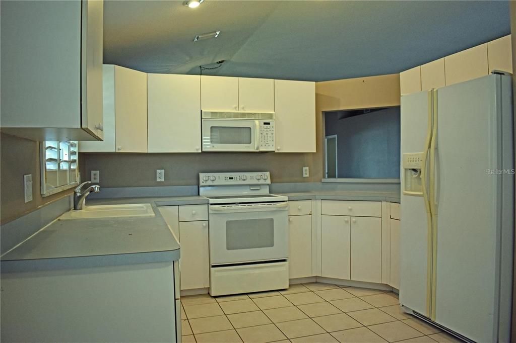For Rent: $2,200 (3 beds, 2 baths, 1688 Square Feet)
