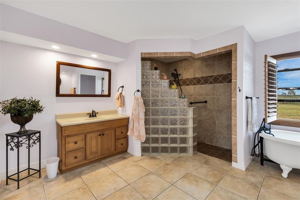 For Sale: $650,000 (4 beds, 3 baths, 3467 Square Feet)