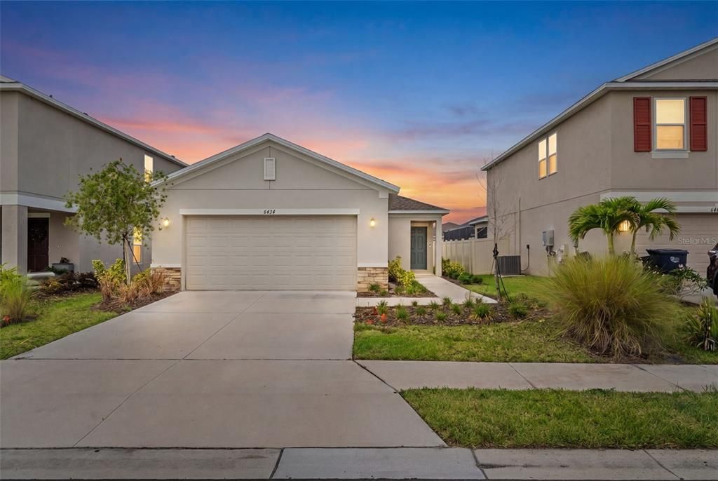 For Sale: $334,999 (3 beds, 2 baths, 1432 Square Feet)