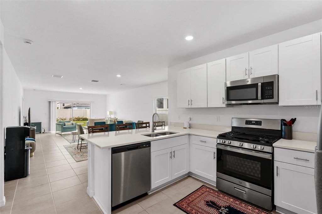 For Sale: $334,999 (3 beds, 2 baths, 1432 Square Feet)
