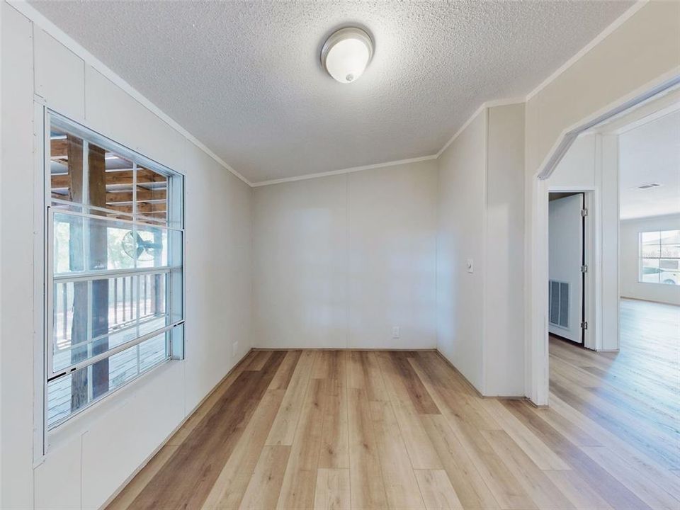 На продажу: $228,900 (4 спален, 2 ванн, 2356 Квадратных фут)