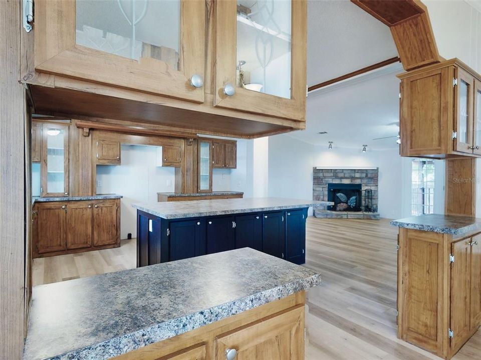 На продажу: $228,900 (4 спален, 2 ванн, 2356 Квадратных фут)