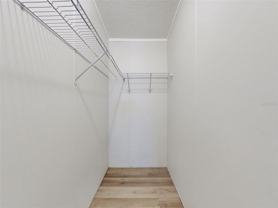 На продажу: $228,900 (4 спален, 2 ванн, 2356 Квадратных фут)