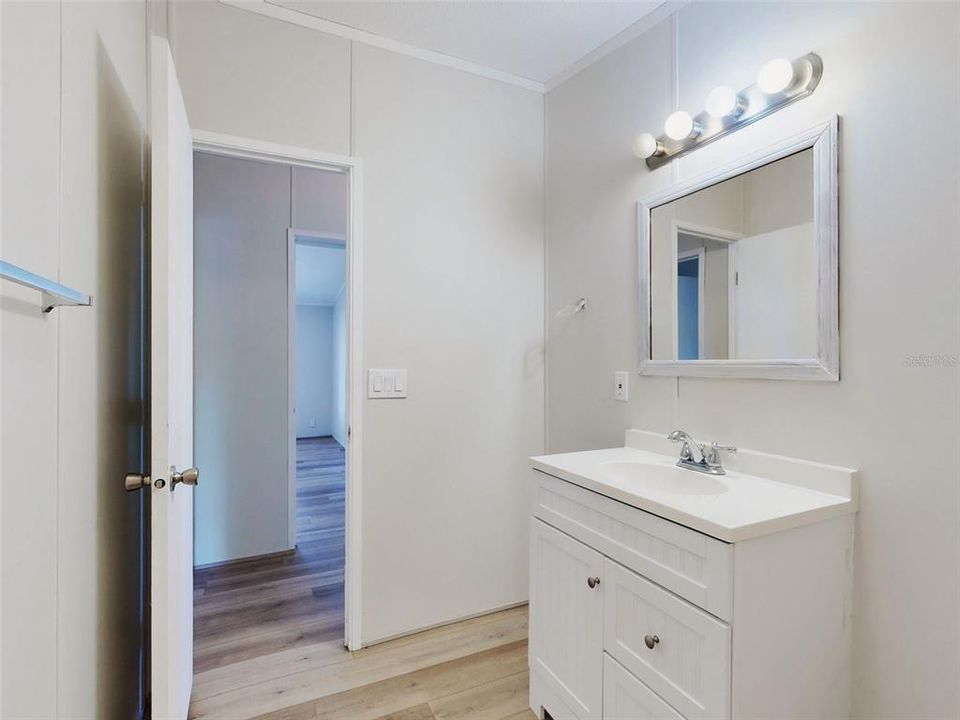 На продажу: $228,900 (4 спален, 2 ванн, 2356 Квадратных фут)