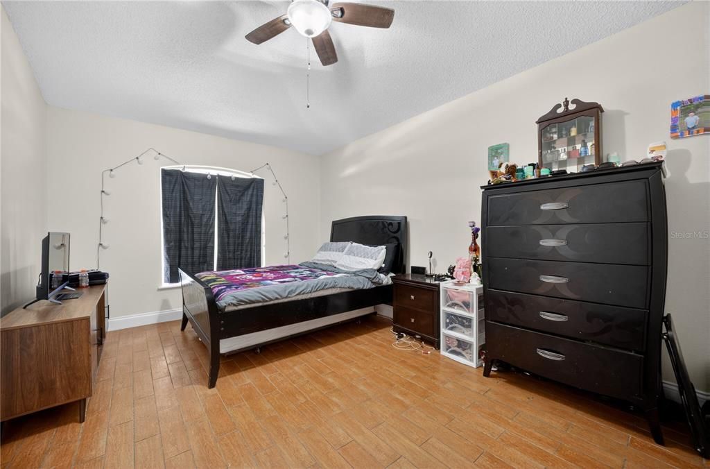 For Sale: $255,000 (4 beds, 2 baths, 1652 Square Feet)
