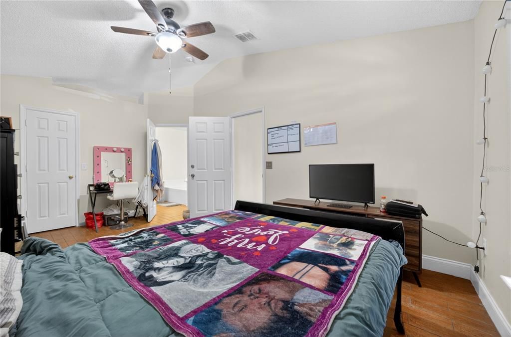 For Sale: $255,000 (4 beds, 2 baths, 1652 Square Feet)