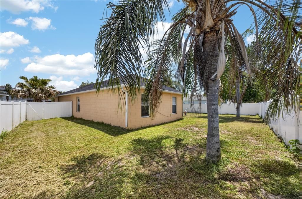 For Sale: $255,000 (4 beds, 2 baths, 1652 Square Feet)
