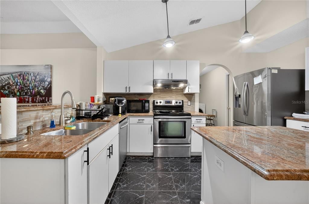 For Sale: $255,000 (4 beds, 2 baths, 1652 Square Feet)