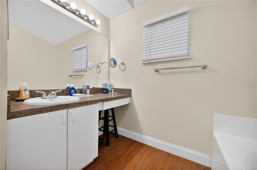 For Sale: $255,000 (4 beds, 2 baths, 1652 Square Feet)