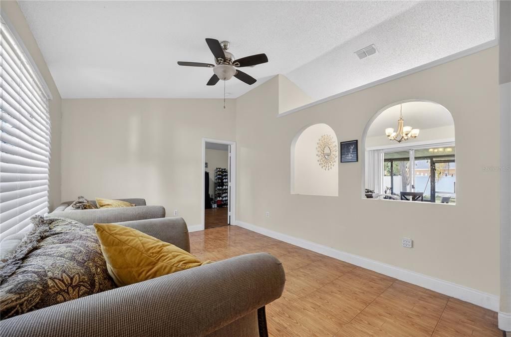 For Sale: $255,000 (4 beds, 2 baths, 1652 Square Feet)
