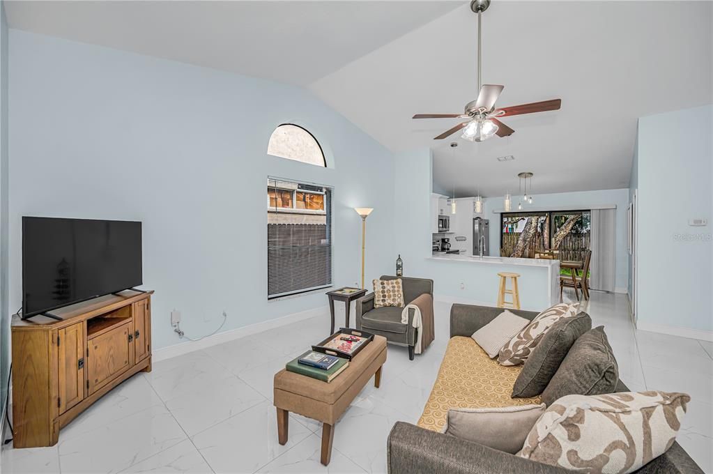 For Sale: $309,900 (3 beds, 2 baths, 1277 Square Feet)