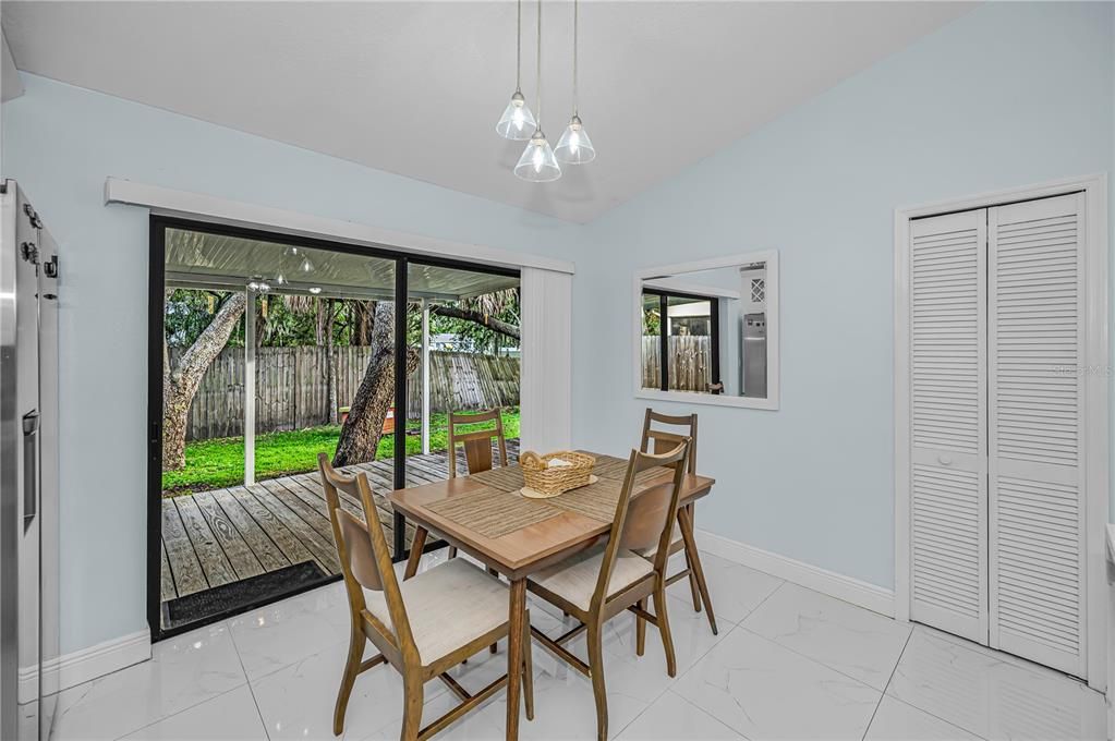 For Sale: $309,900 (3 beds, 2 baths, 1277 Square Feet)