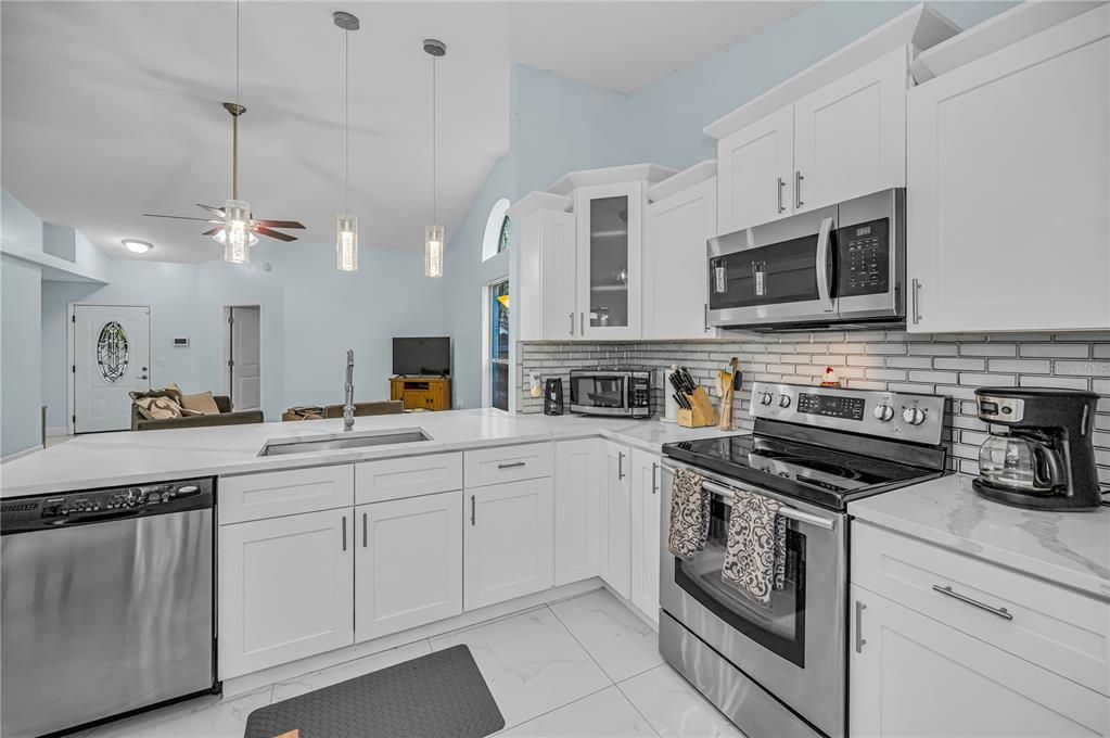 For Sale: $309,900 (3 beds, 2 baths, 1277 Square Feet)