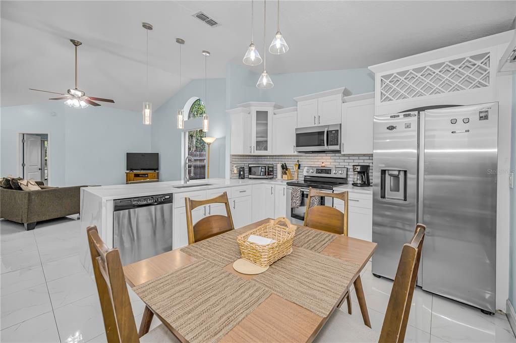 For Sale: $309,900 (3 beds, 2 baths, 1277 Square Feet)