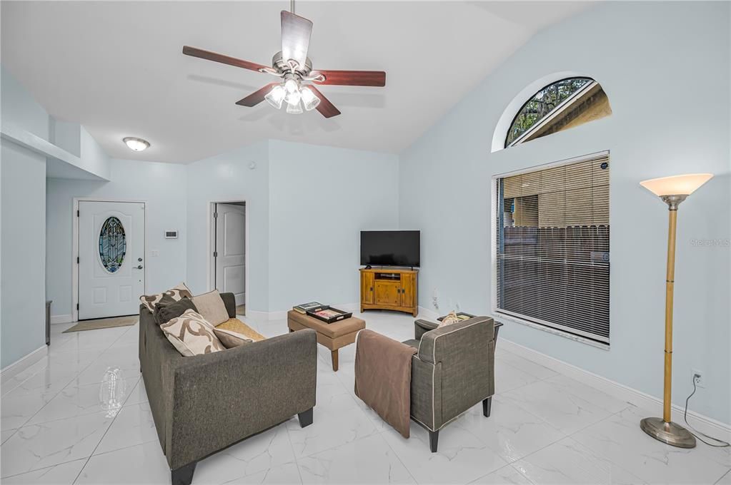For Sale: $309,900 (3 beds, 2 baths, 1277 Square Feet)