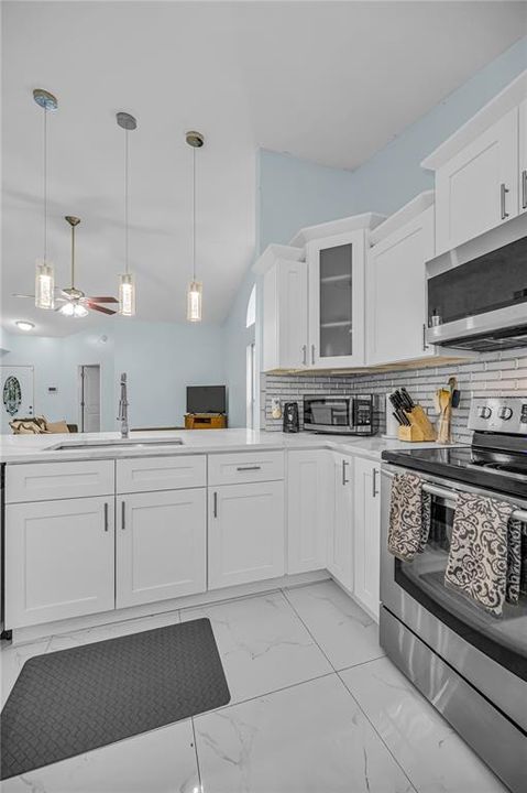 For Sale: $309,900 (3 beds, 2 baths, 1277 Square Feet)