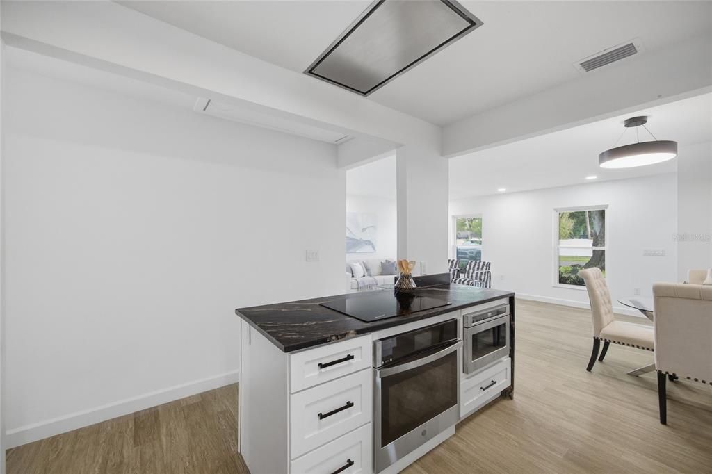 En Venta: $825,601 (4 camas, 2 baños, 1731 Pies cuadrados)