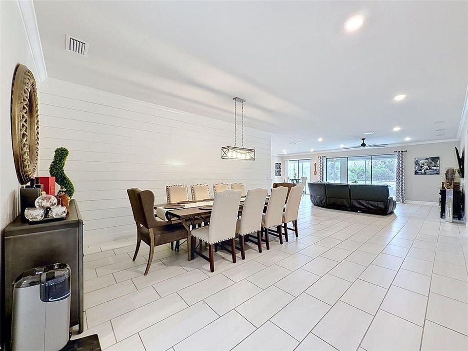 Activo con contrato: $535,000 (4 camas, 2 baños, 2658 Pies cuadrados)