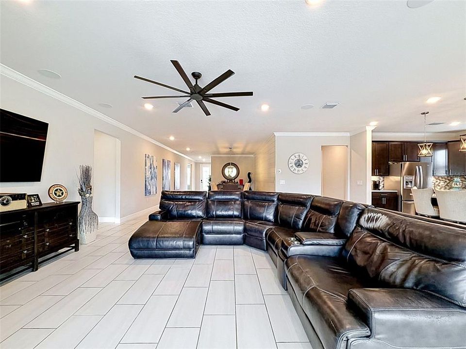 Activo con contrato: $535,000 (4 camas, 2 baños, 2658 Pies cuadrados)