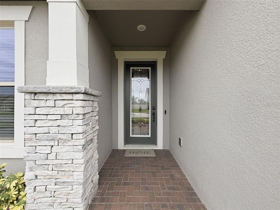 Activo con contrato: $535,000 (4 camas, 2 baños, 2658 Pies cuadrados)