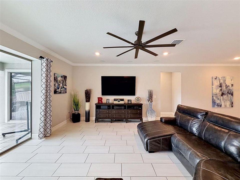 Activo con contrato: $535,000 (4 camas, 2 baños, 2658 Pies cuadrados)