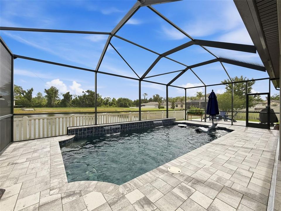 Activo con contrato: $535,000 (4 camas, 2 baños, 2658 Pies cuadrados)