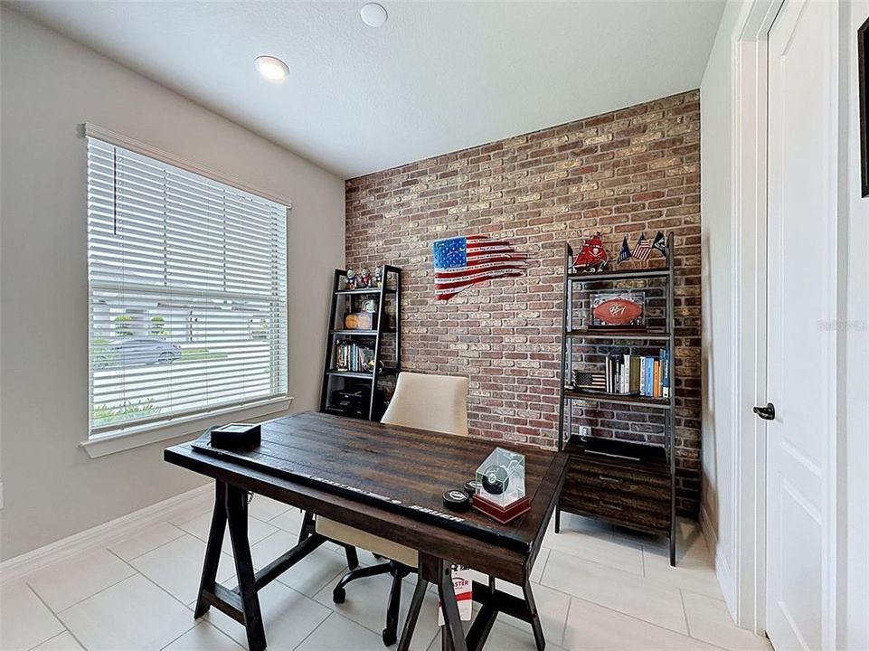 Activo con contrato: $535,000 (4 camas, 2 baños, 2658 Pies cuadrados)