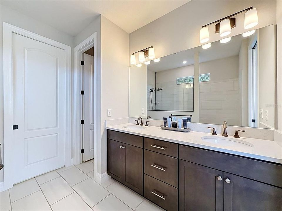Activo con contrato: $535,000 (4 camas, 2 baños, 2658 Pies cuadrados)