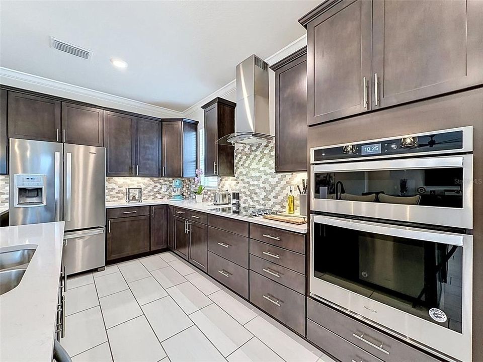 Activo con contrato: $535,000 (4 camas, 2 baños, 2658 Pies cuadrados)