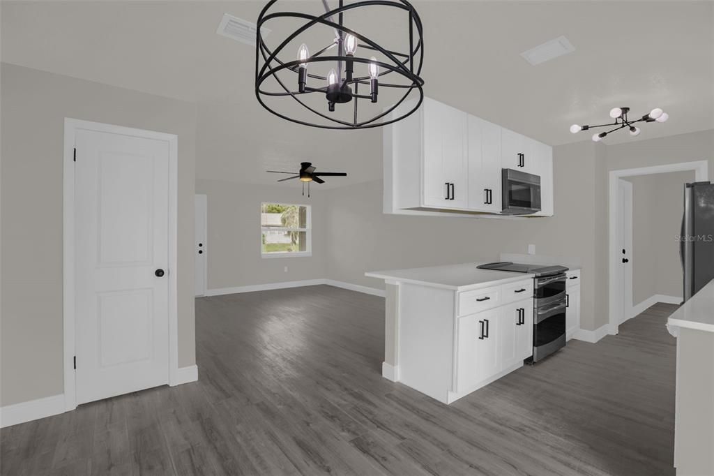 Active With Contract: $379,900 (3 beds, 2 baths, 1053 Square Feet)