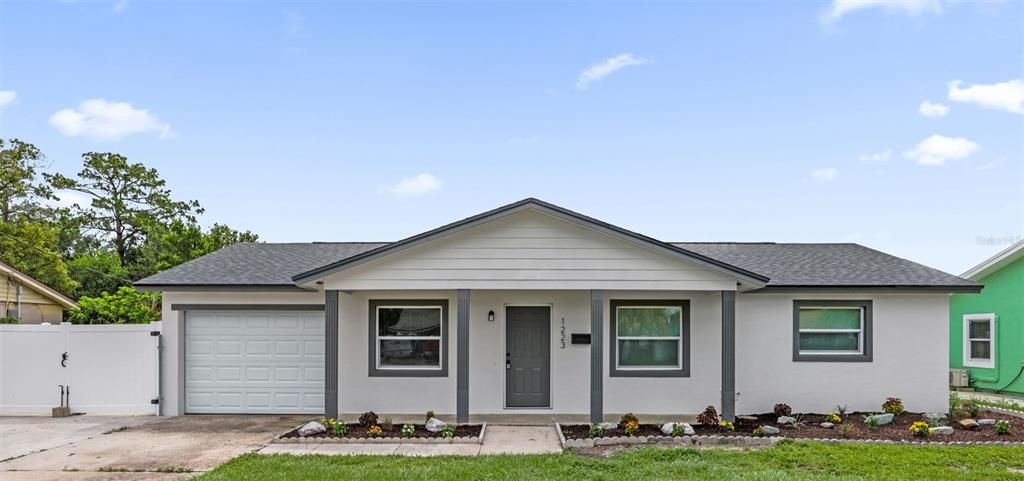 Active With Contract: $379,900 (3 beds, 2 baths, 1053 Square Feet)