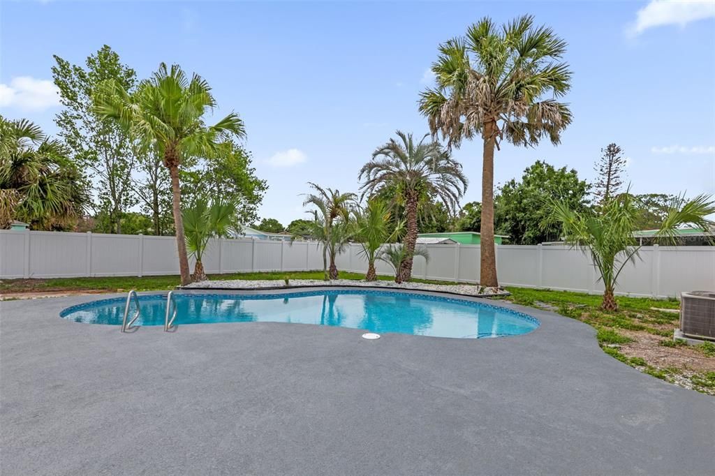 Active With Contract: $379,900 (3 beds, 2 baths, 1053 Square Feet)