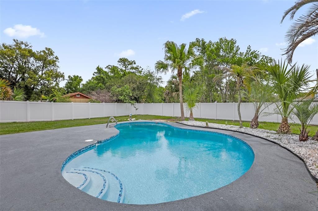 Active With Contract: $379,900 (3 beds, 2 baths, 1053 Square Feet)