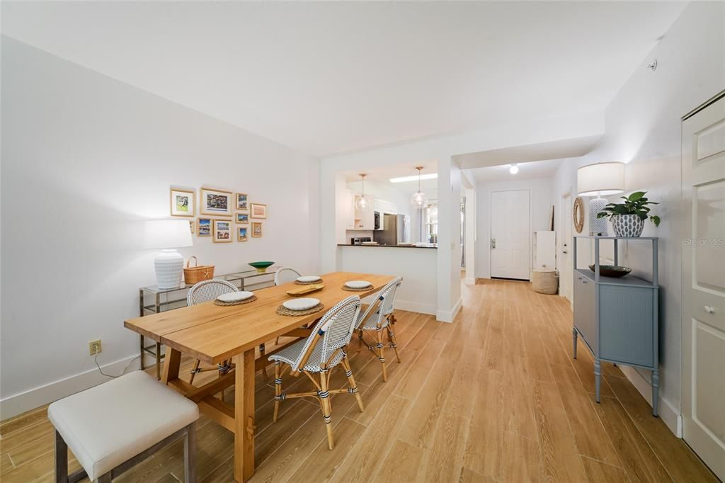 En Venta: $374,900 (2 camas, 2 baños, 1097 Pies cuadrados)