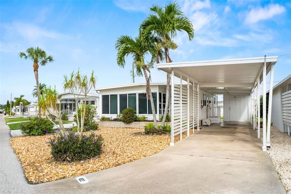 For Sale: $199,900 (2 beds, 1 baths, 767 Square Feet)