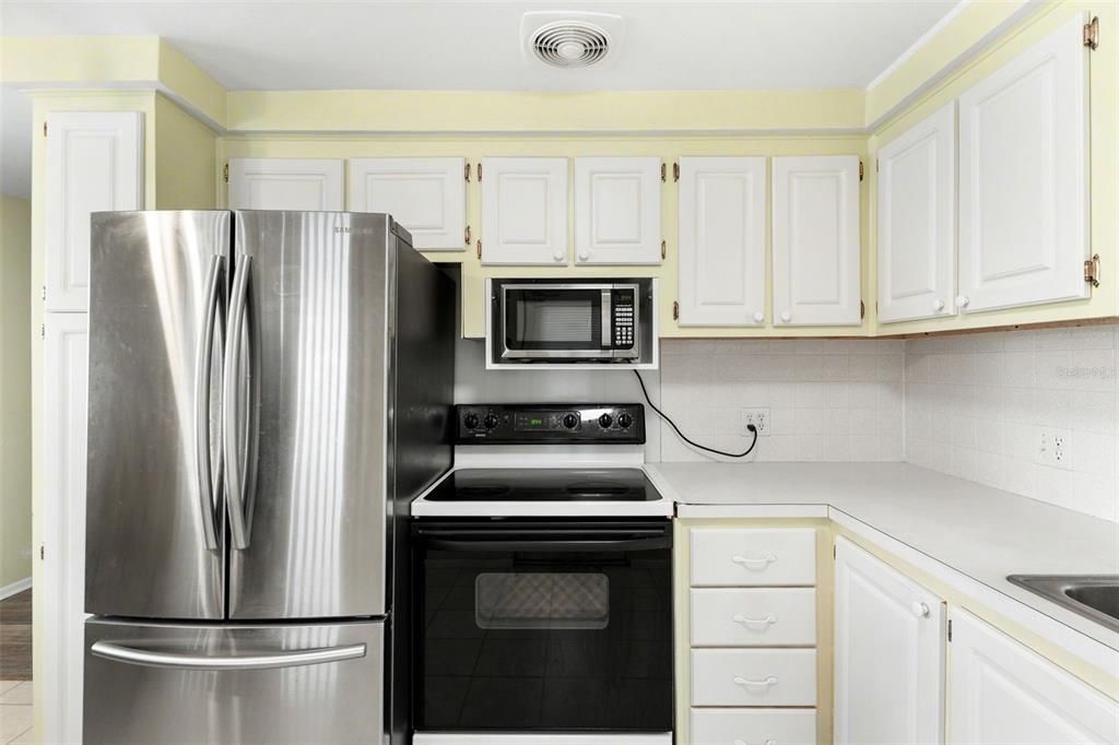 For Sale: $199,900 (2 beds, 1 baths, 767 Square Feet)