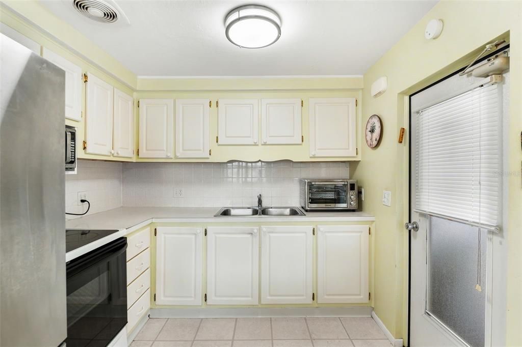 For Sale: $199,900 (2 beds, 1 baths, 767 Square Feet)