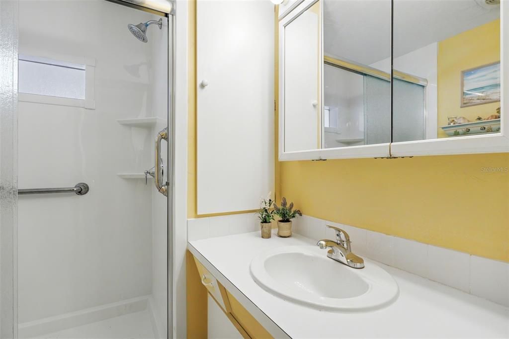 For Sale: $199,900 (2 beds, 1 baths, 767 Square Feet)
