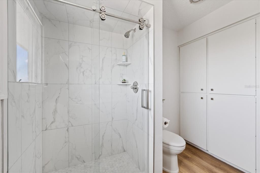 En Venta: $2,150,000 (5 camas, 4 baños, 4184 Pies cuadrados)
