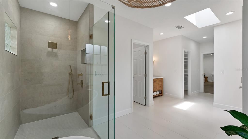 En Venta: $2,150,000 (5 camas, 4 baños, 4184 Pies cuadrados)
