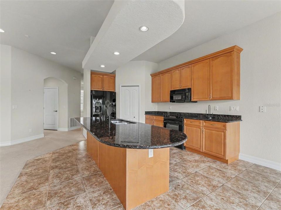 For Rent: $3,100 (3 beds, 3 baths, 2599 Square Feet)