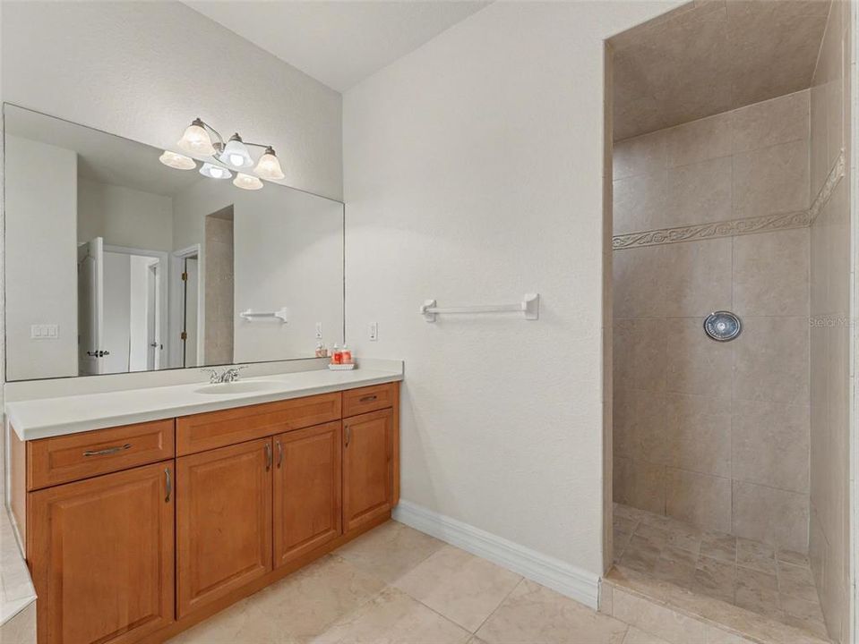 For Rent: $3,100 (3 beds, 3 baths, 2599 Square Feet)